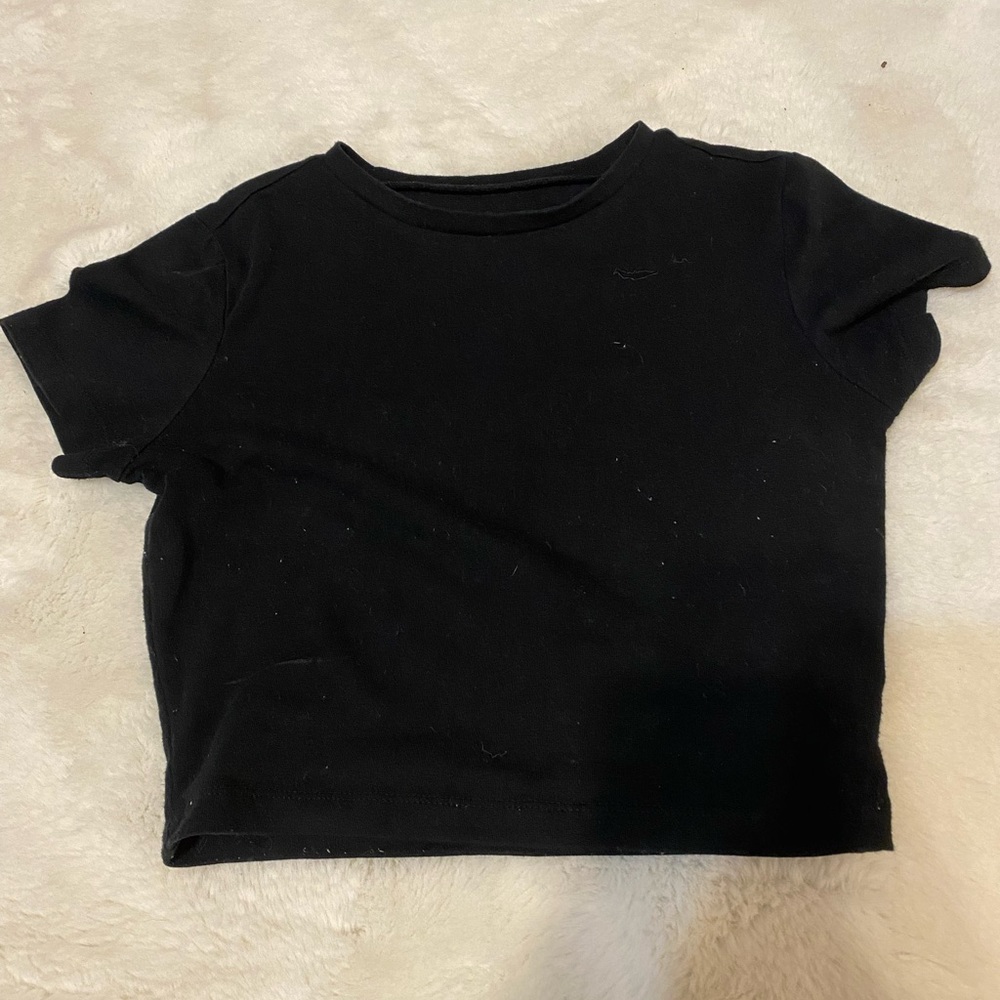 Cropped fitted black Tshirt